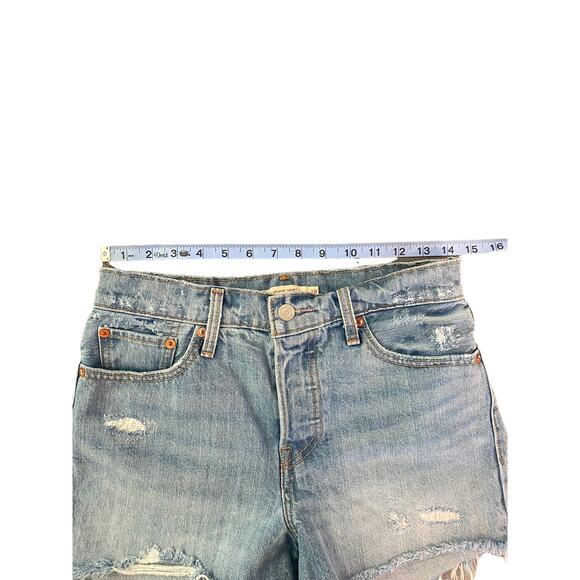 Levi's Premium Distressed Wedgie Denim Cut Off Frayed Hem Jean Shorts Size 28 - Picture 7 of 9